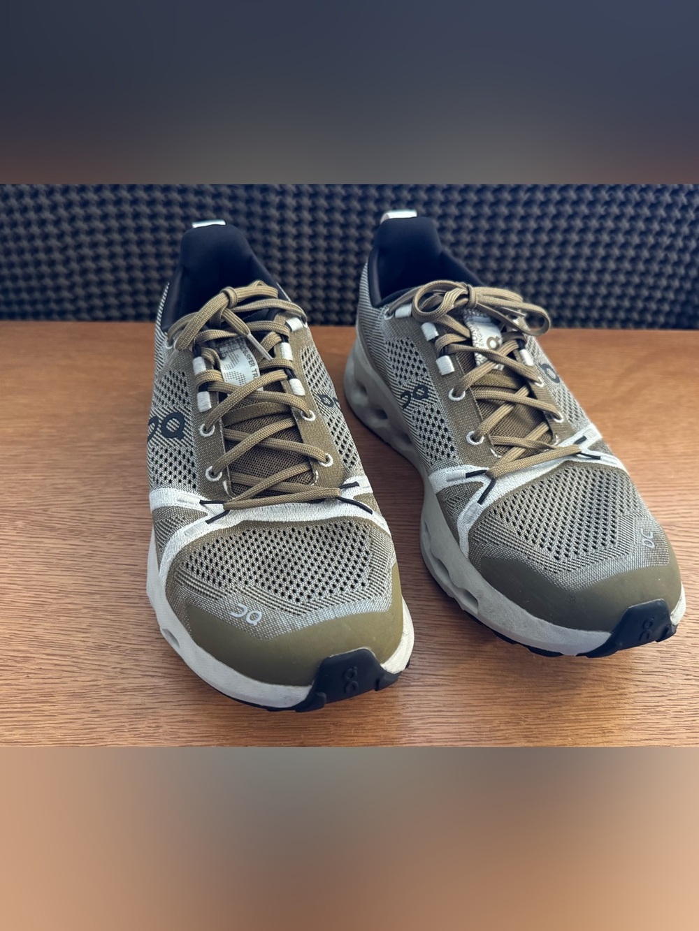 Oncloud Running Olive and White Men's Athletic Running Shoes